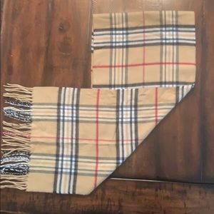 Men or woman’s plaid scarf